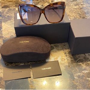 SOLD OUT 📍 Tom Ford Irina